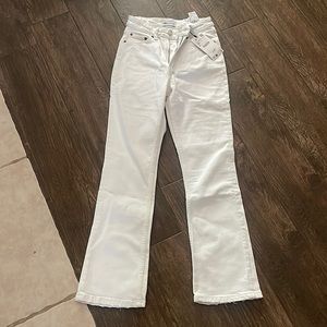 Brand new Zara high-rise ankle length white jeans.